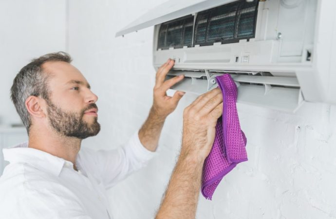 Aer curat acasă: cum cureți corect aparatul de aer condiționat