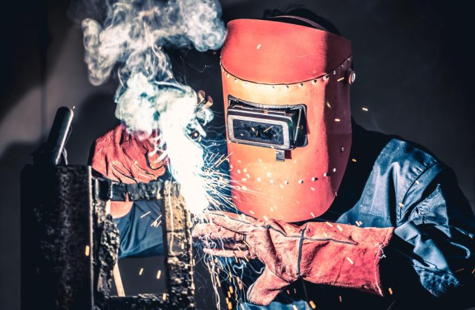 Diferențe între aparatele de sudură destinate profesioniștilor și cele pentru utilizatori casnici